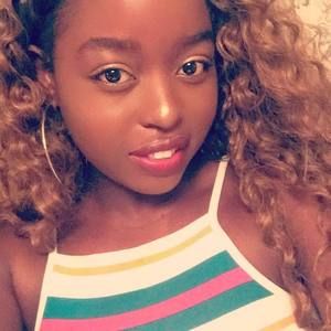 Meet your Posher, Vee